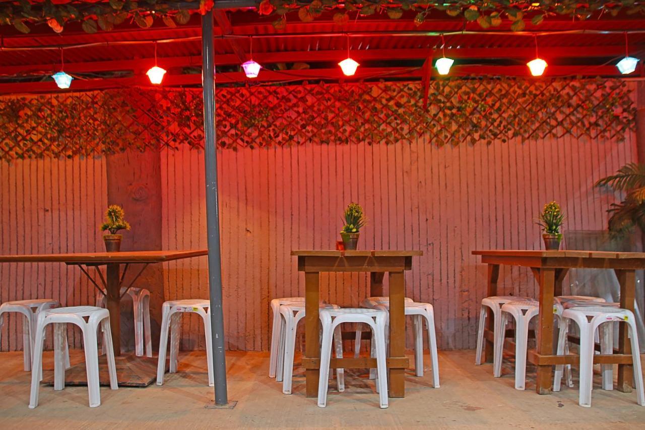 Mario'S Travellers Inn Coron Exterior foto