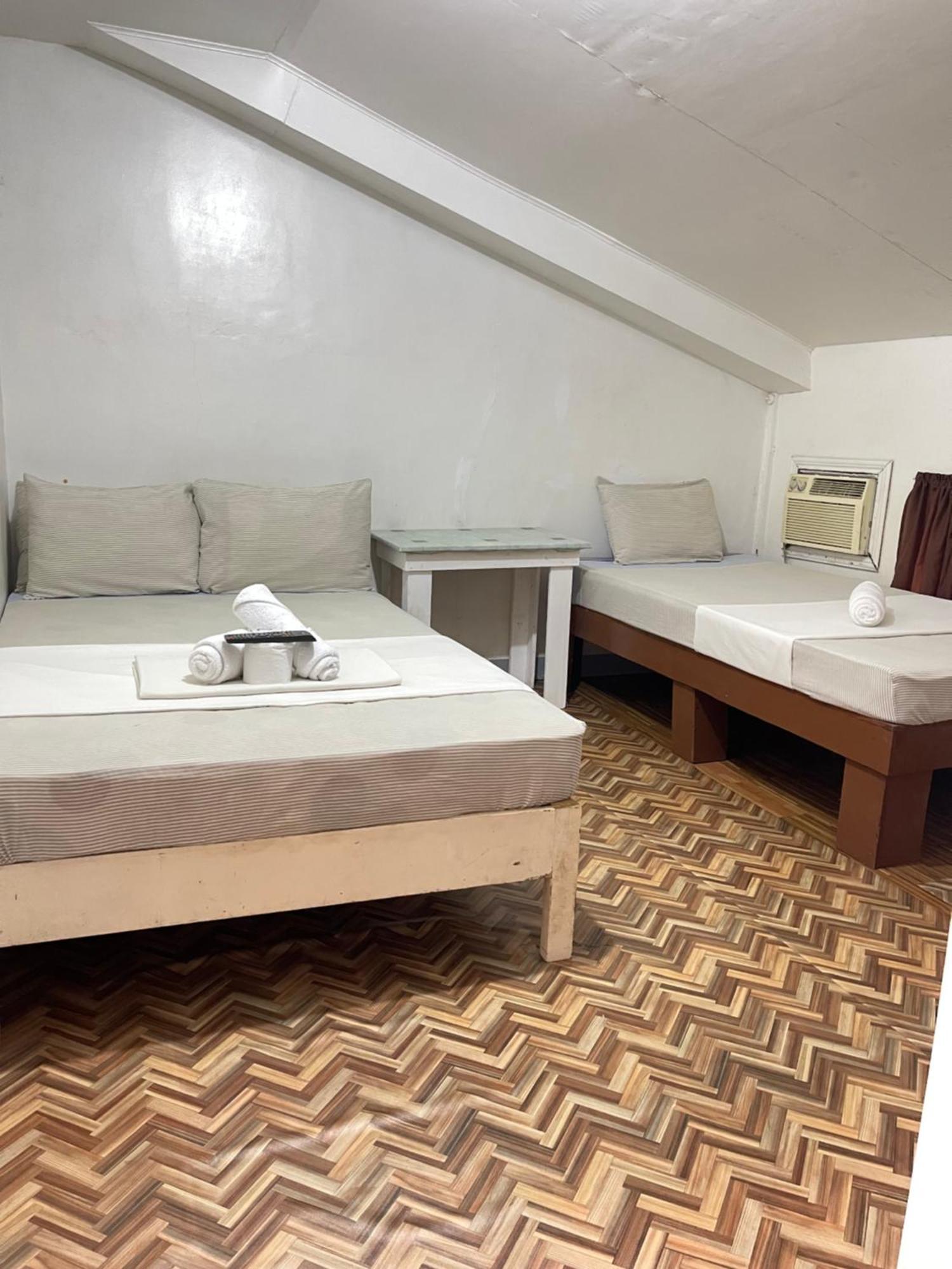 Mario'S Travellers Inn Coron Exterior foto
